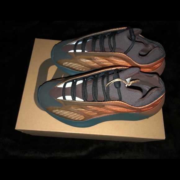 Men Adidas Yeezy 700 V3 Copper Fade